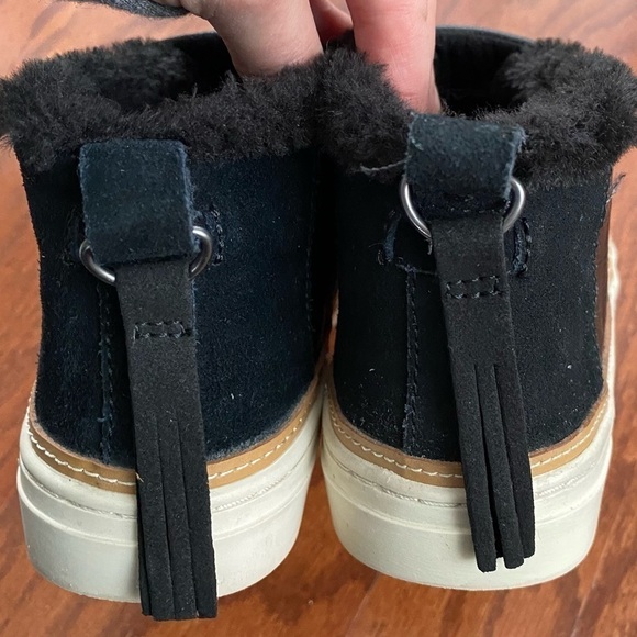 Toms Black Croc Embossed Leather Paxton Sherpa Lined Slip-On Sneaker, 7.5 - Picture 9 of 15